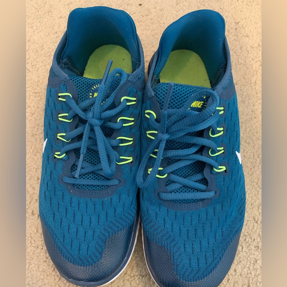 Nike Free Run tennis shoes - 6.5Y/8.5 women’s